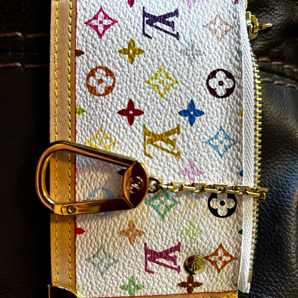 New and never used Louis Vuitton keychain wallet. Authentic!!